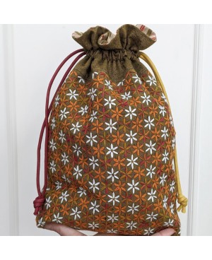 Waxed cotton cording is a versatile accessory for bags and jewellery making.
