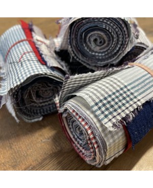 Rouleau de tissu jaune