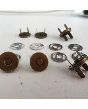 Los sujetadores magnéticos x 4 son muy fuertes para bolsos de mano o carteras, tamaño 14 mm